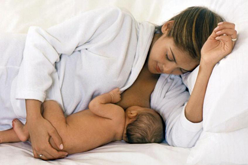 Открытие: в грудном молоке женщин, родивших раньше срока, больше питательных веществ