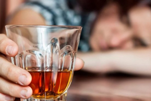 У потребляющих алкоголь нарушения сердечного ритма встречаются в 10 раз чаще