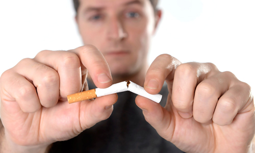 Богатые отказываются от сигарет, но бедные продолжают курить