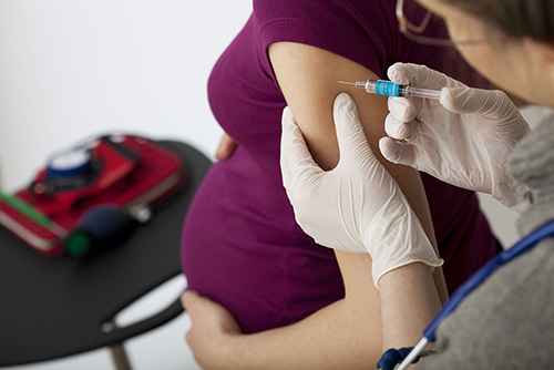 Российские ученые создали вакцину против гриппа для аллергиков и беременных