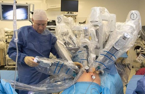 Роботы-хирурги спасли уже тысячи мужчин от смертельного рака