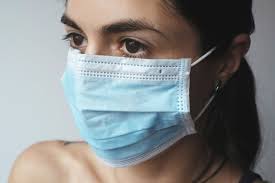 Медицинская маска может принести больше вреда, чем пользы в условиях пандемии