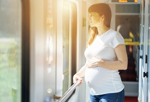 Врачи запретили беременным пребывать в шумной обстановке