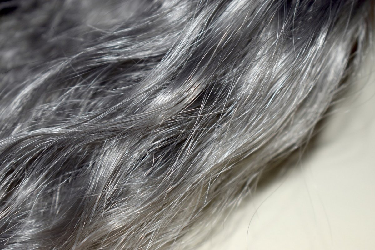 Дефицит витамина В12 можно определить по изменению в цвете волос