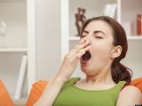 Чихание, зевание, икота: причины, по которым мы это делаем