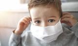 Эпидемиолог назвал омикрон-штамм особо опасным для маленьких детей. Почему так происходит?